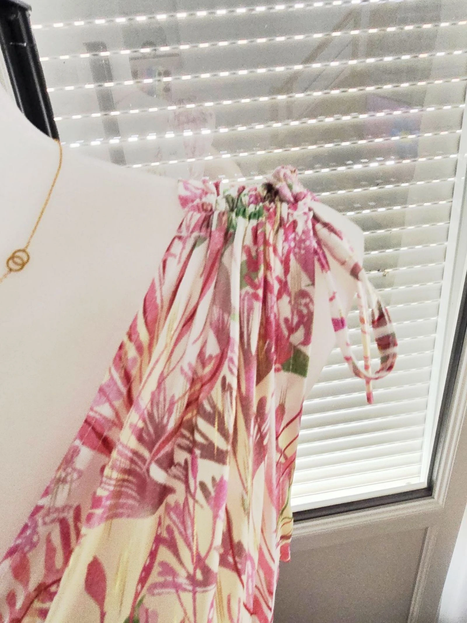 Robe magique blanche rose pomme jaune dorée  – photo 4